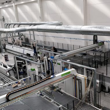 Impianto industriale con linee di produzione
